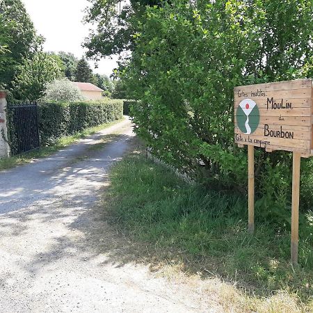 Gite A La Campagne Avec Piscine Biziat Bagian luar foto