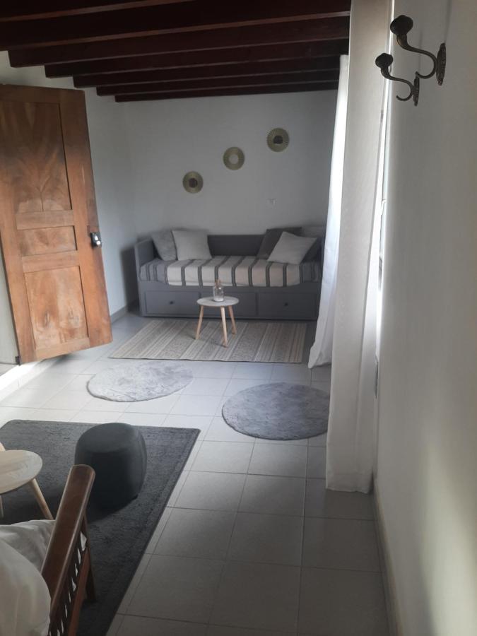Gite A La Campagne Avec Piscine Biziat Bagian luar foto