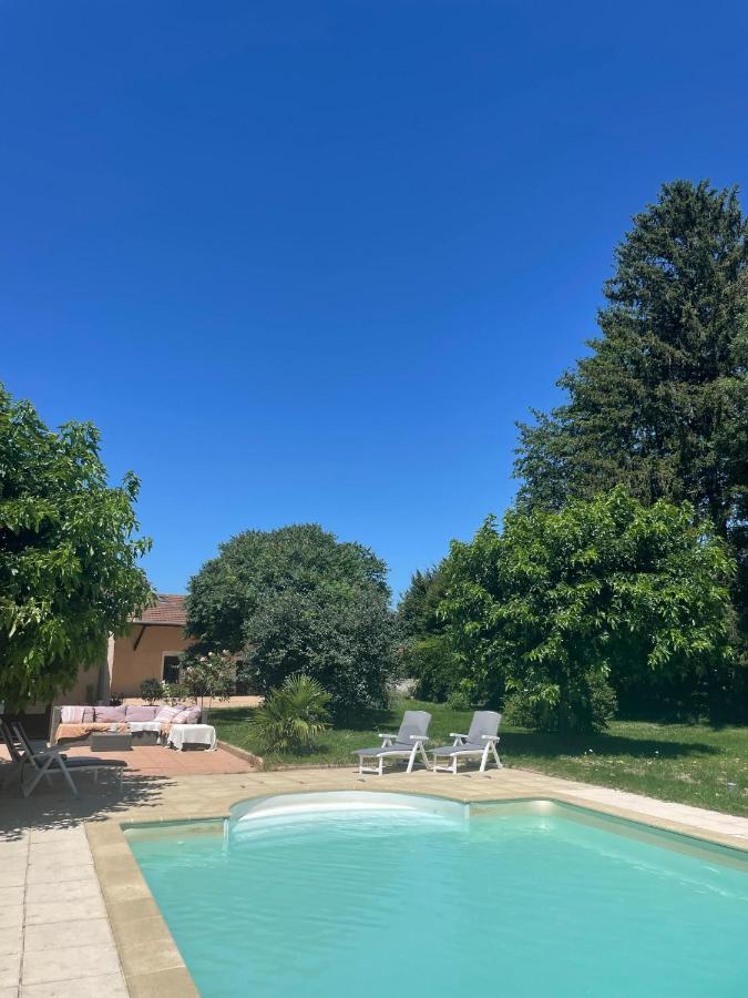 Gite A La Campagne Avec Piscine Biziat Bagian luar foto