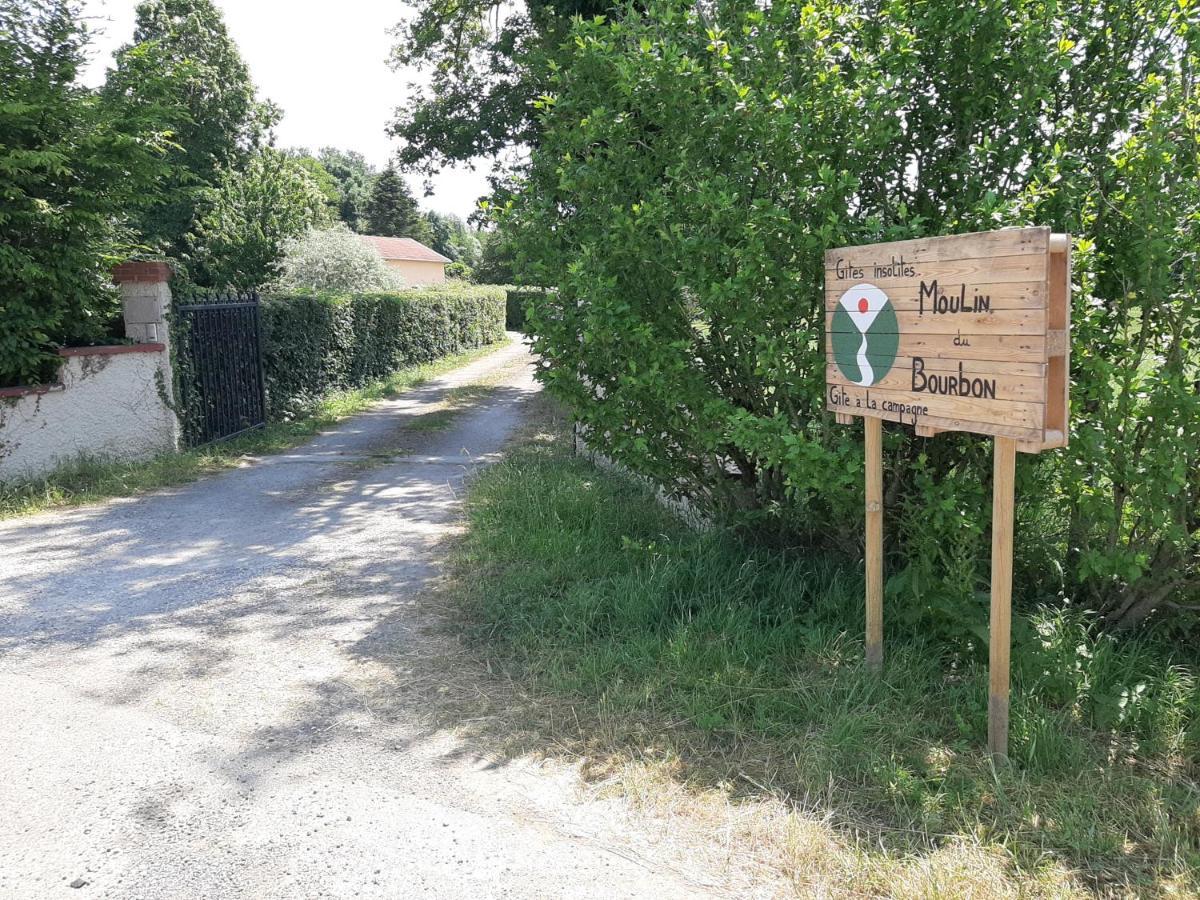 Gite A La Campagne Avec Piscine Biziat Bagian luar foto