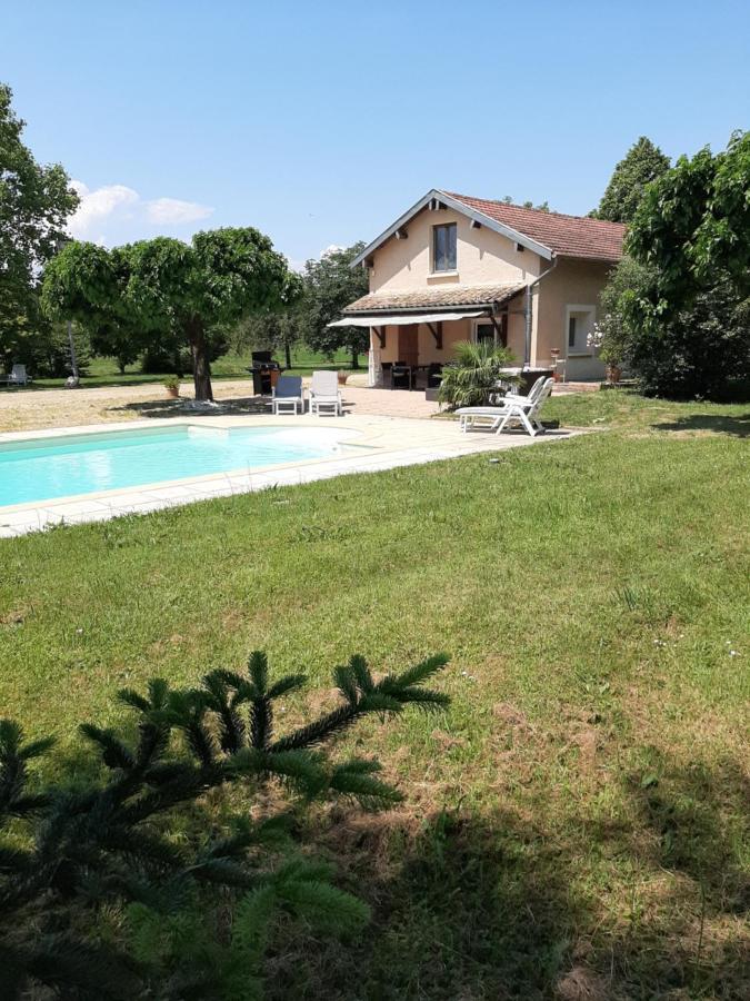Gite A La Campagne Avec Piscine Biziat Bagian luar foto